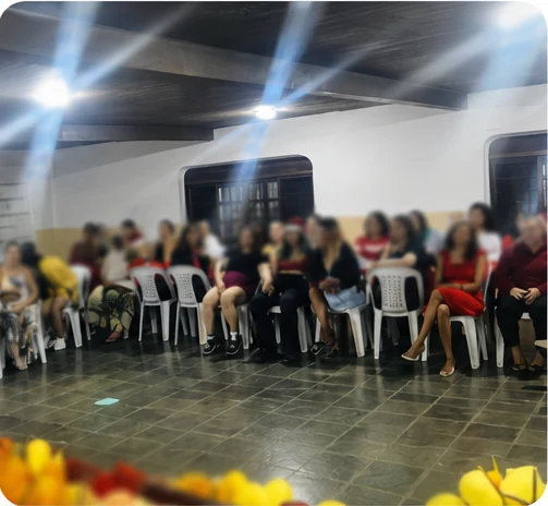 Grupos terapêuticos com rostos desfocados para preservação da privacidade